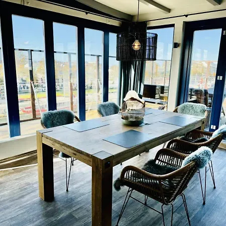 Stromdampfer, Lounge